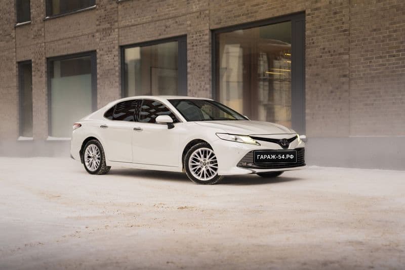 Toyota Camry V70 Белая
